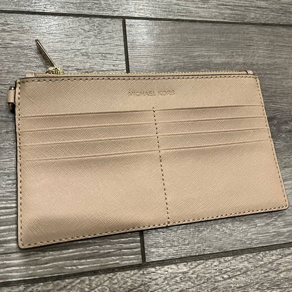 Michael Kors Leather Credit Card Wristlet Tan - Picture 2 of 6